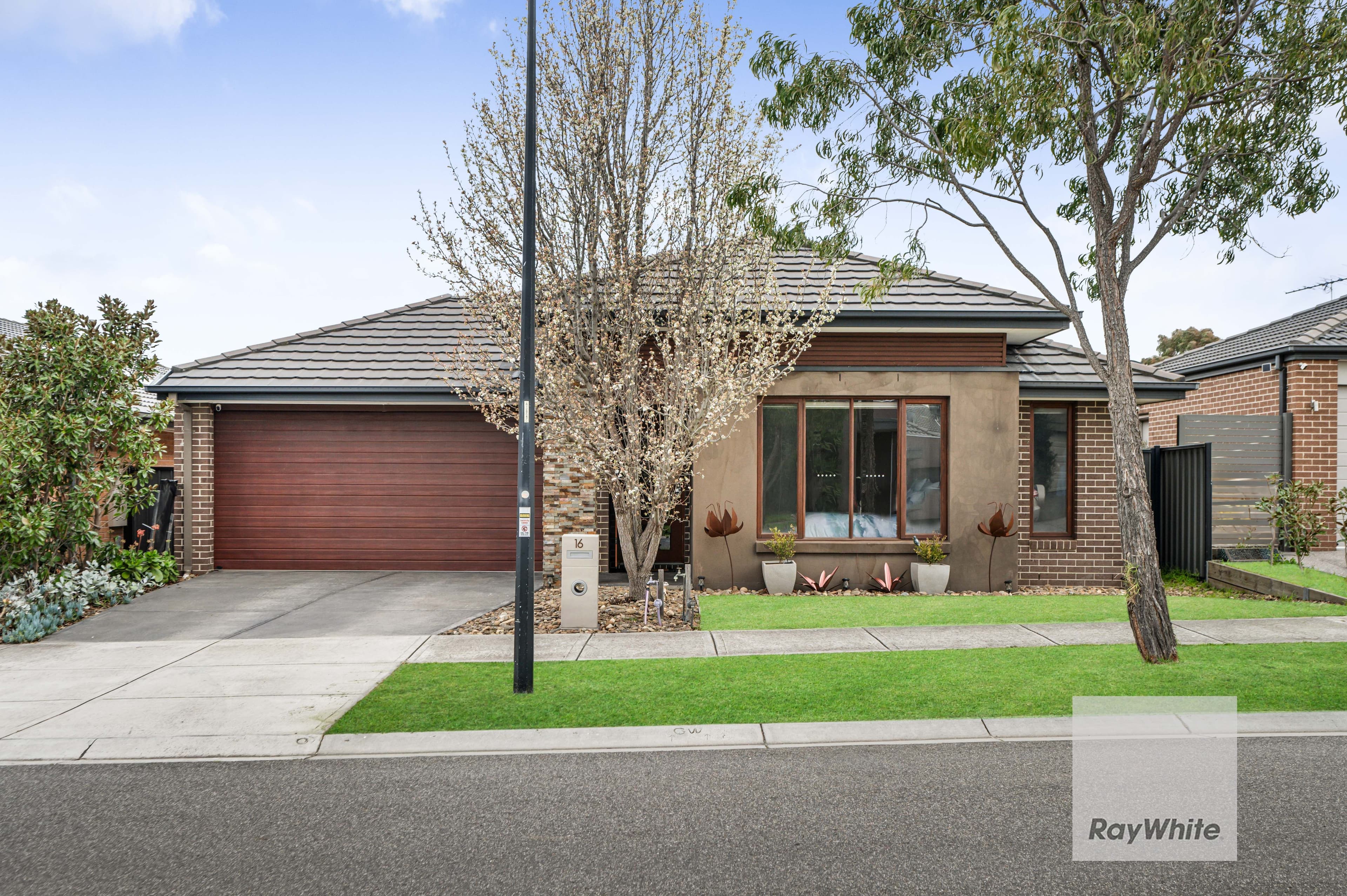 16 Penfold Street, Craigieburn VIC 3064, Craigieburn - Image 1