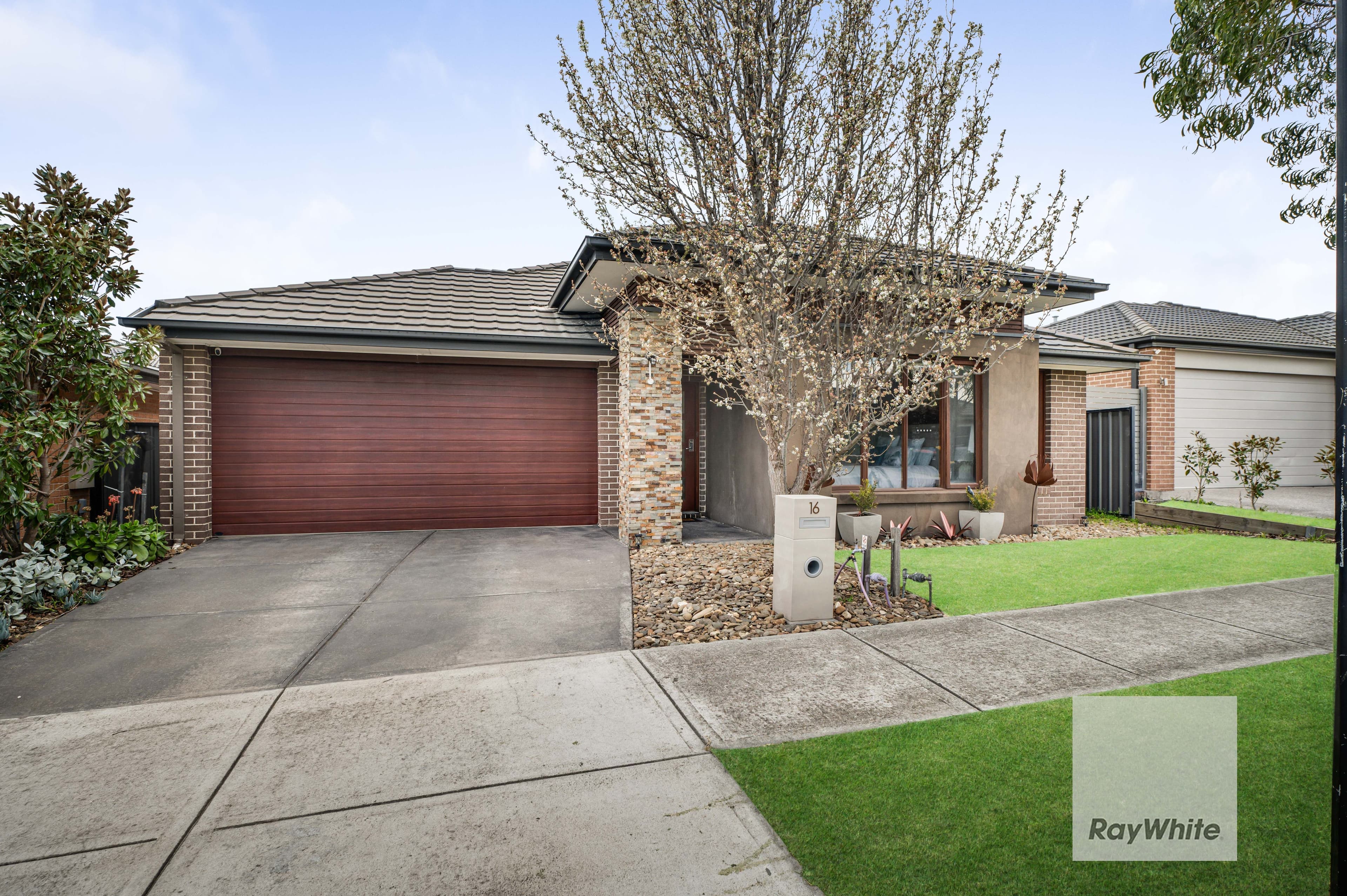 16 Penfold Street, Craigieburn VIC 3064, Craigieburn - Thumbnail 2