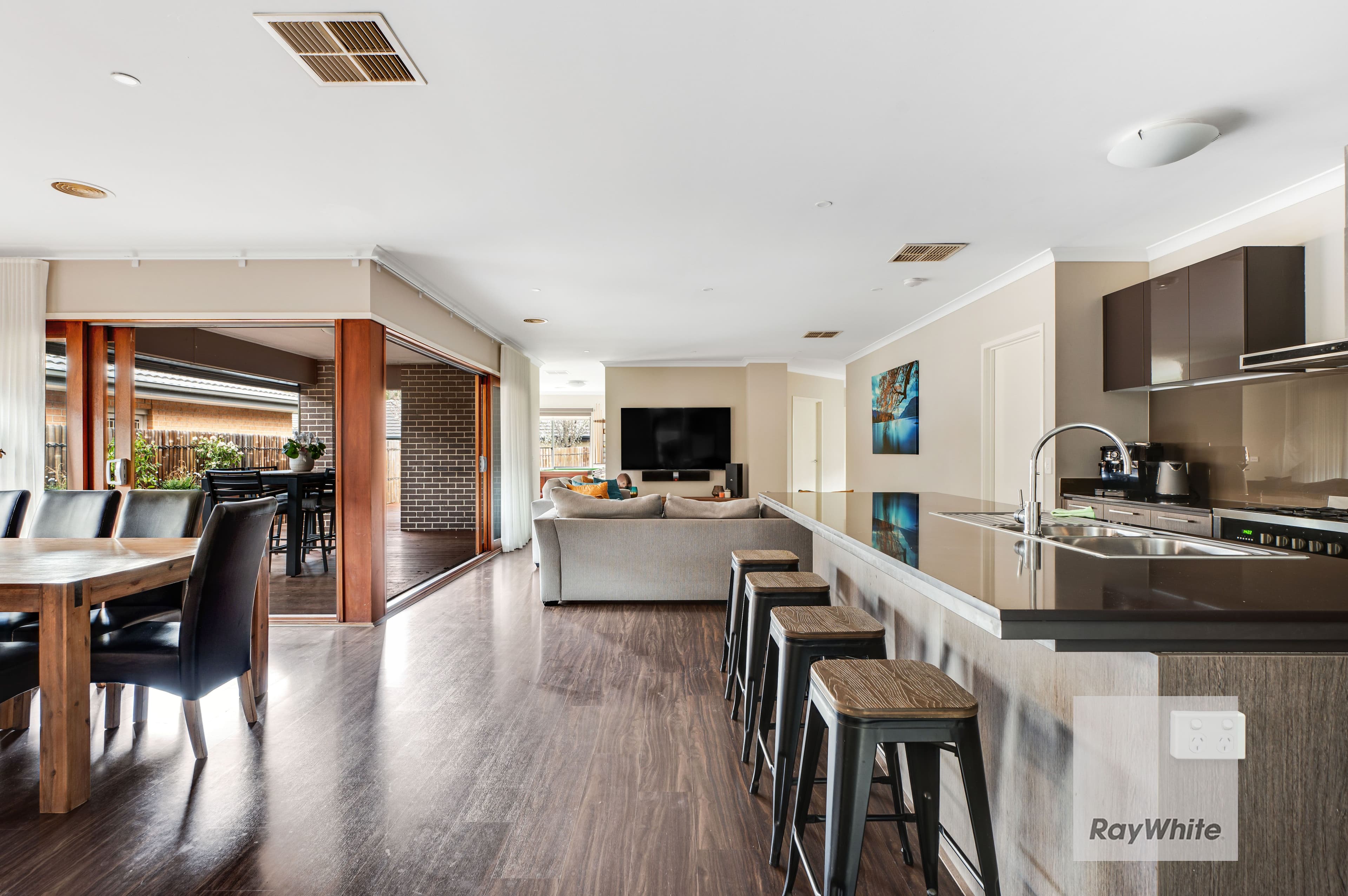 16 Penfold Street, Craigieburn VIC 3064, Craigieburn - Thumbnail 4