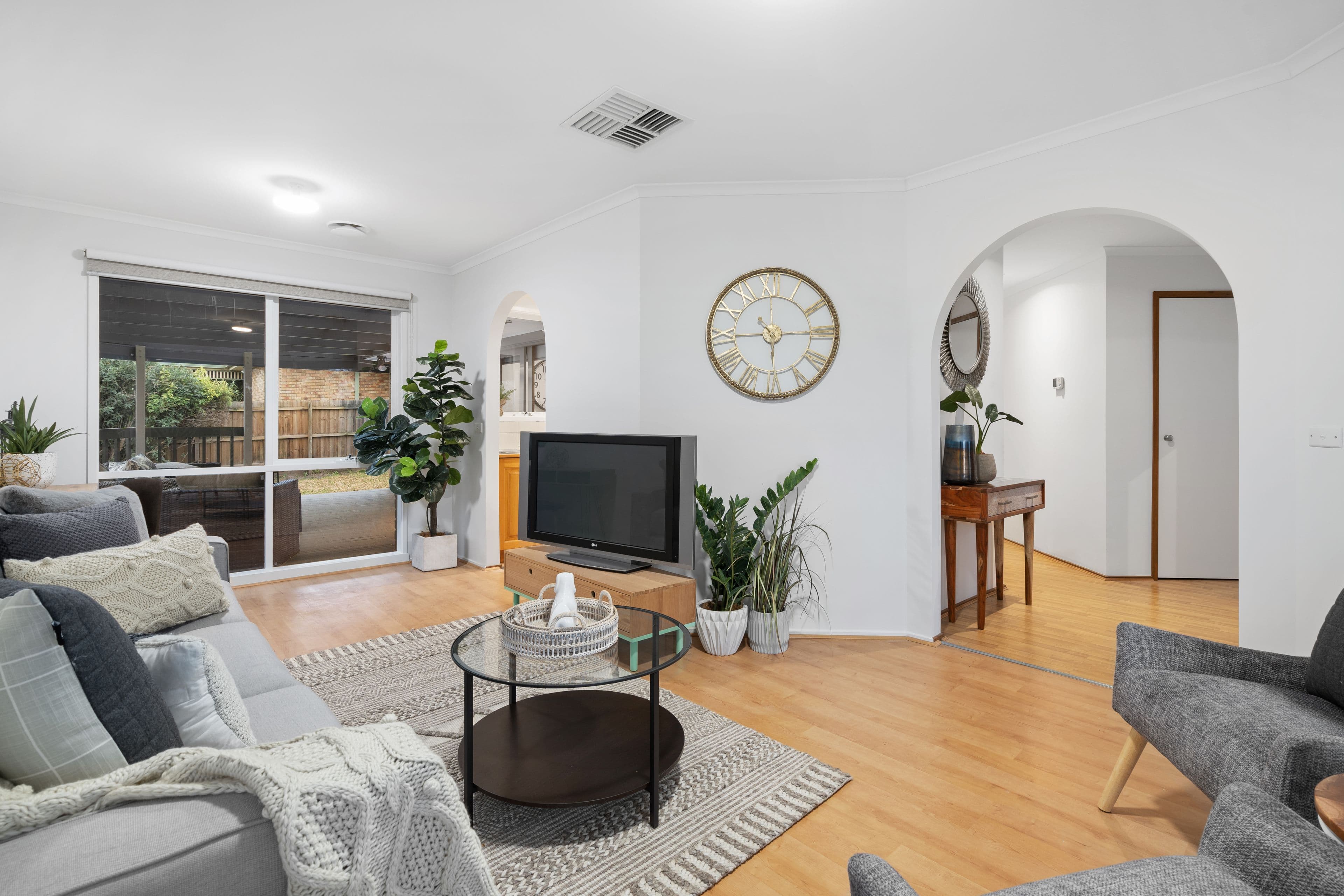 16 Farnham Crescent, Mill Park VIC 3082, Mill Park - Thumbnail 2