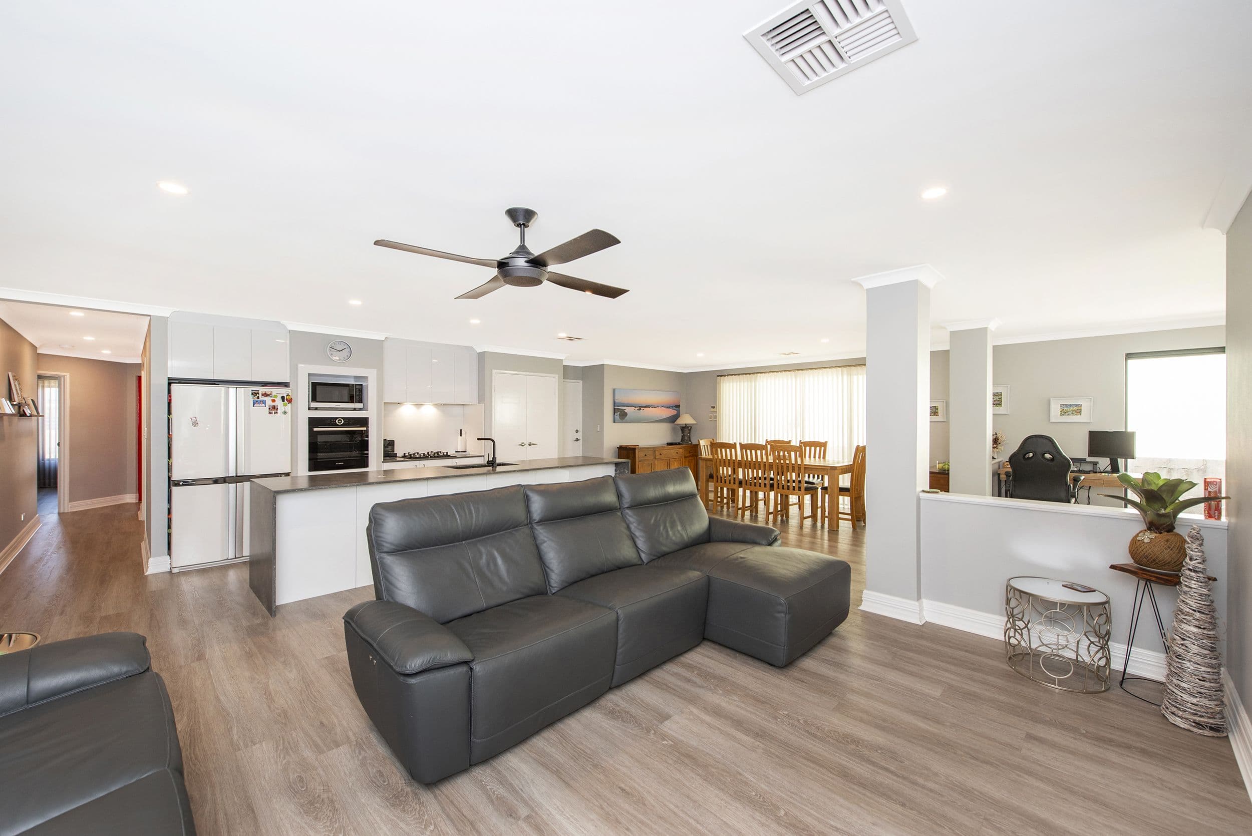 16 Searchers Crescent, Baldivis WA 6171, Baldivis - Thumbnail 2