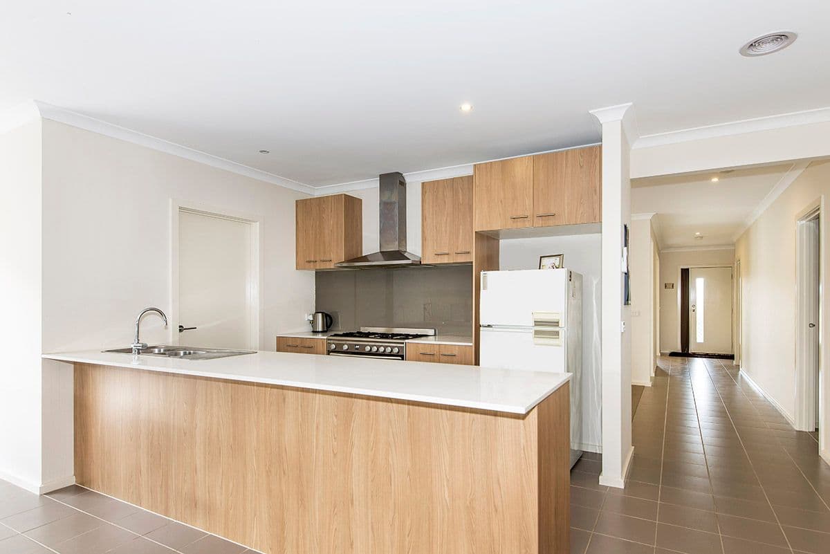 28 Steels Place, South Morang VIC 3752, South Morang - Thumbnail 2