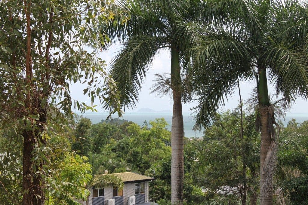 33 Manooka Drive, CANNONVALE QLD 4802, Cannonvale - Thumbnail 4