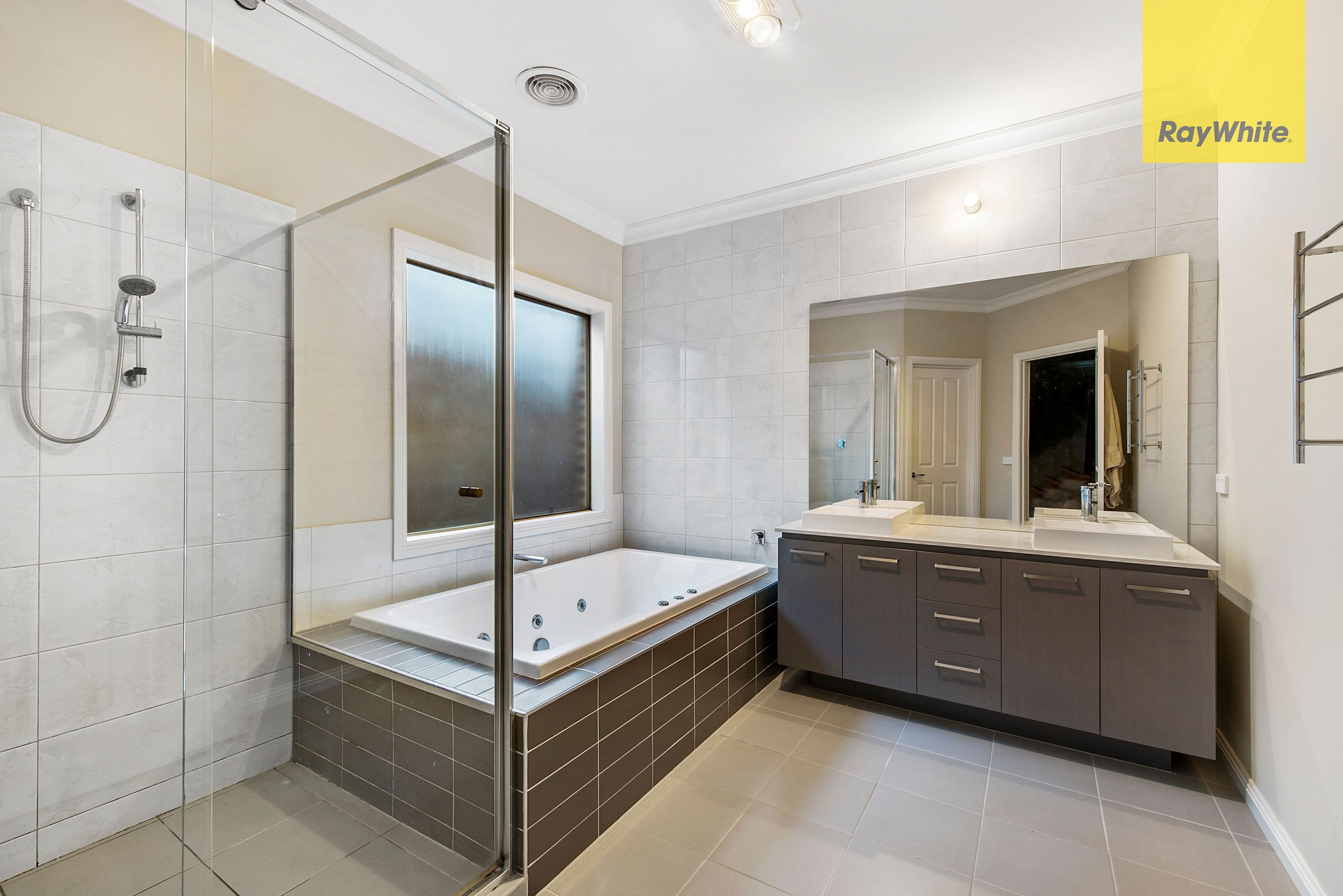 16 The Esplanade, Taylors Hill VIC 3037, Taylors Hill - Thumbnail 4