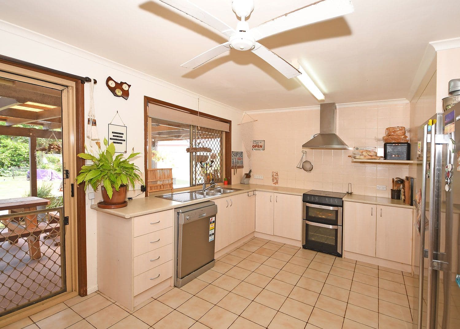 18 Caddy Avenue, Urraween QLD 4655, Urraween - Thumbnail 4