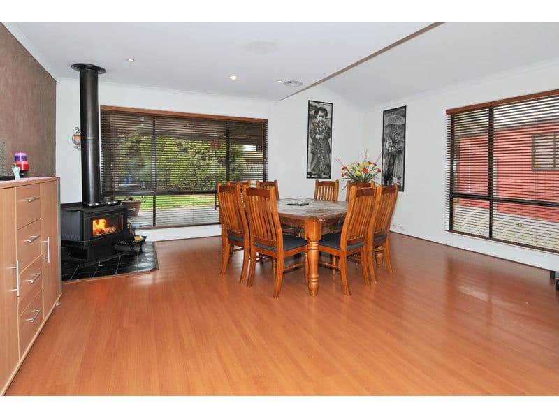 7 Tedburn Court, CRAIGIEBURN VIC 3064, Craigieburn - Thumbnail 2