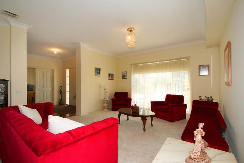 8 Seaton Drive, DINGLEY VILLAGE VIC 3172, Dingley Village - Thumbnail 3