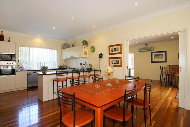 8 Seaton Drive, DINGLEY VILLAGE VIC 3172, Dingley Village - Thumbnail 4