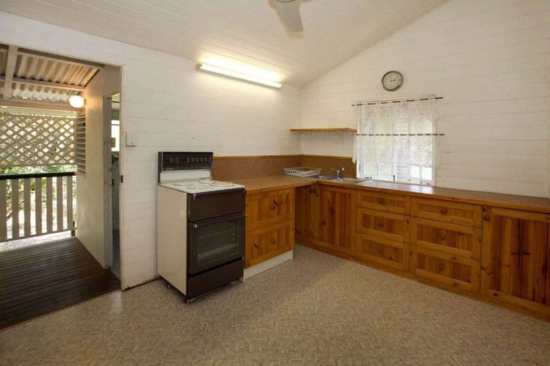 16 Queens Road, RAILWAY ESTATE QLD 4810, Railway Estate - Thumbnail 2