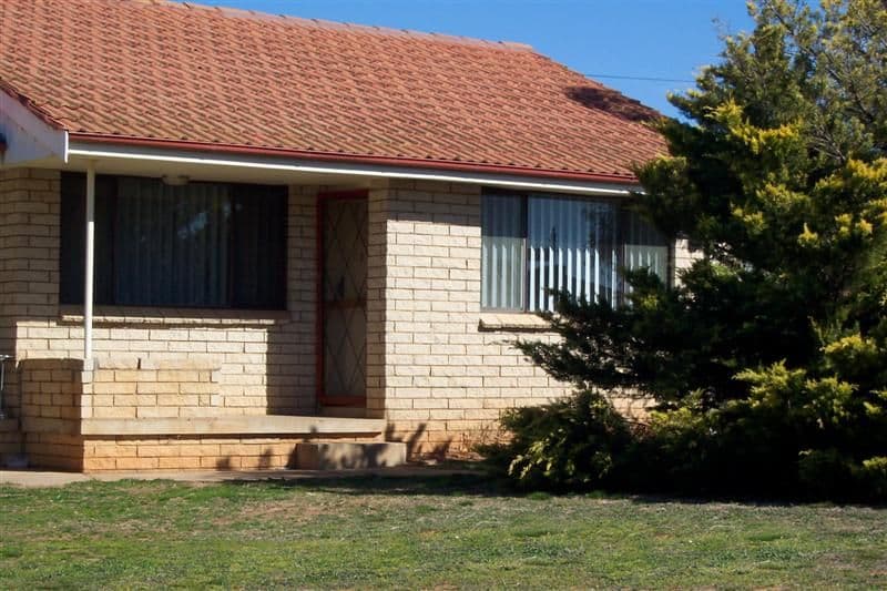 Units 1 & 2 - 28 Hartley Street, COWRA NSW 2794, Cowra - Image 1