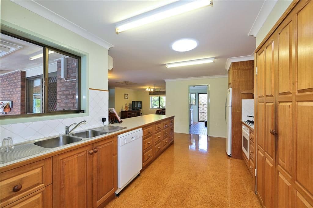 9 The Broadway, AVOCA QLD 4670, Avoca - Thumbnail 3