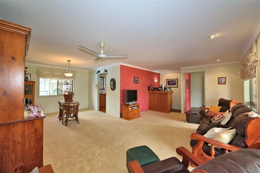 9 The Broadway, AVOCA QLD 4670, Avoca - Thumbnail 8