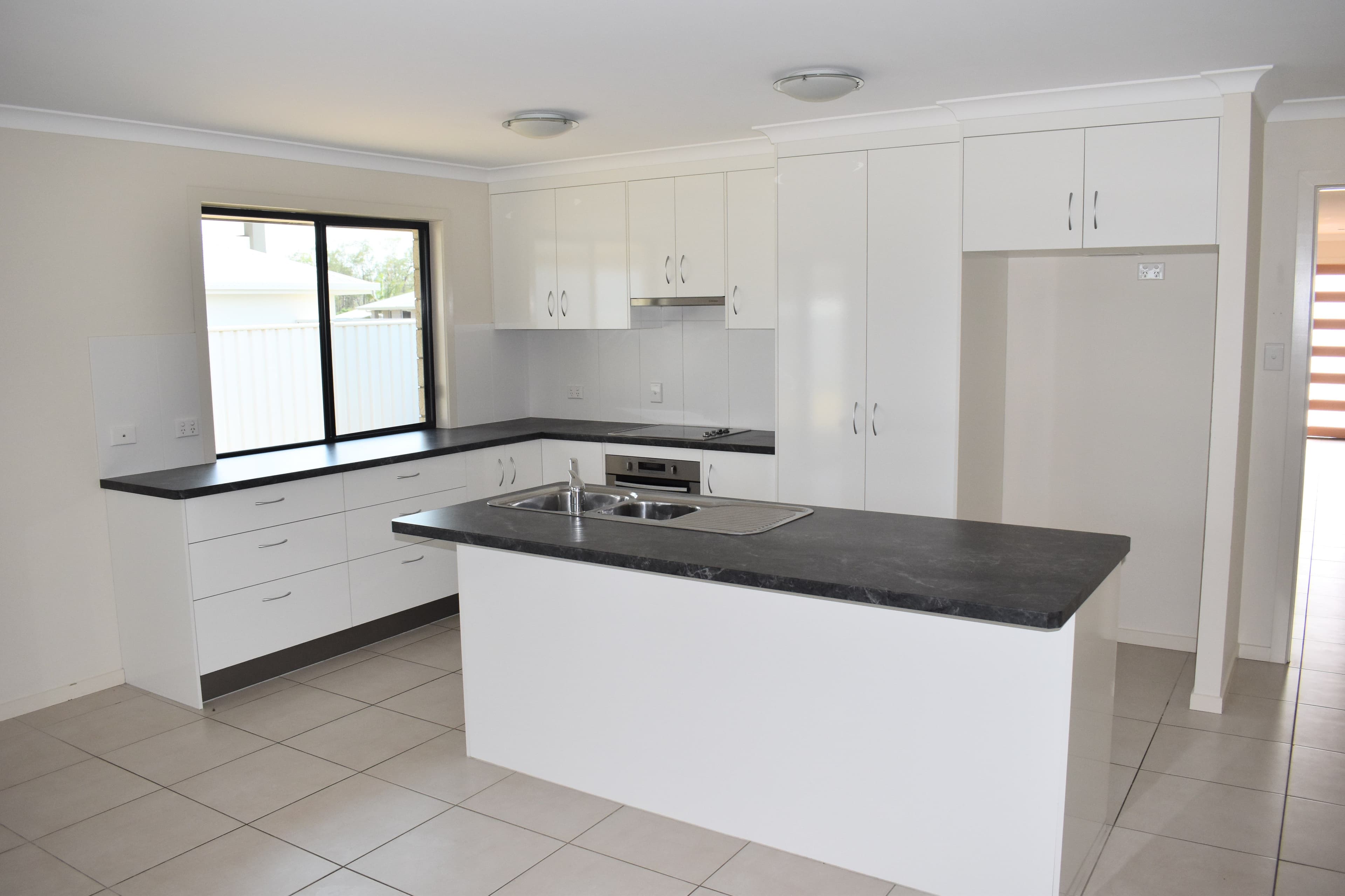 12 Randwick Road, Emerald QLD 4720, Emerald - Thumbnail 2