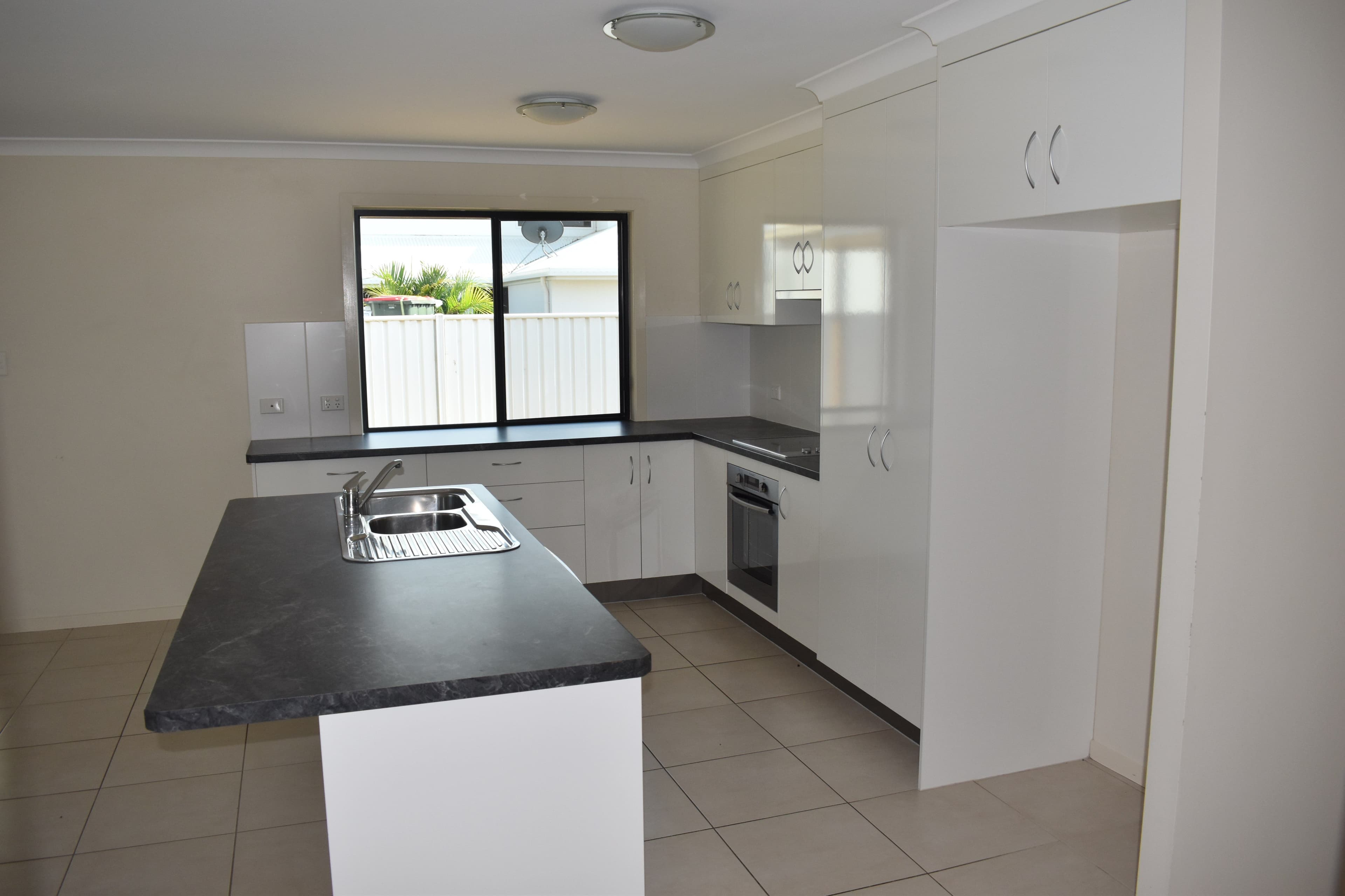12 Randwick Road, Emerald QLD 4720, Emerald - Thumbnail 3