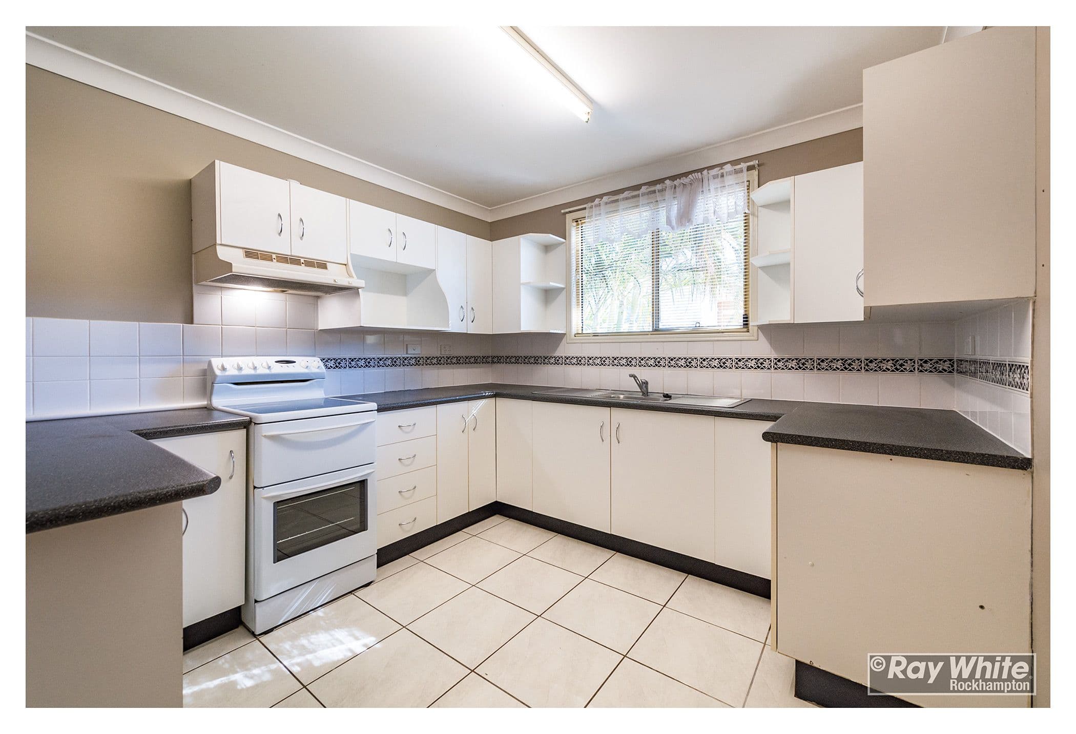 11 Schirmer Close, Gracemere QLD 4702, Gracemere - Thumbnail 2