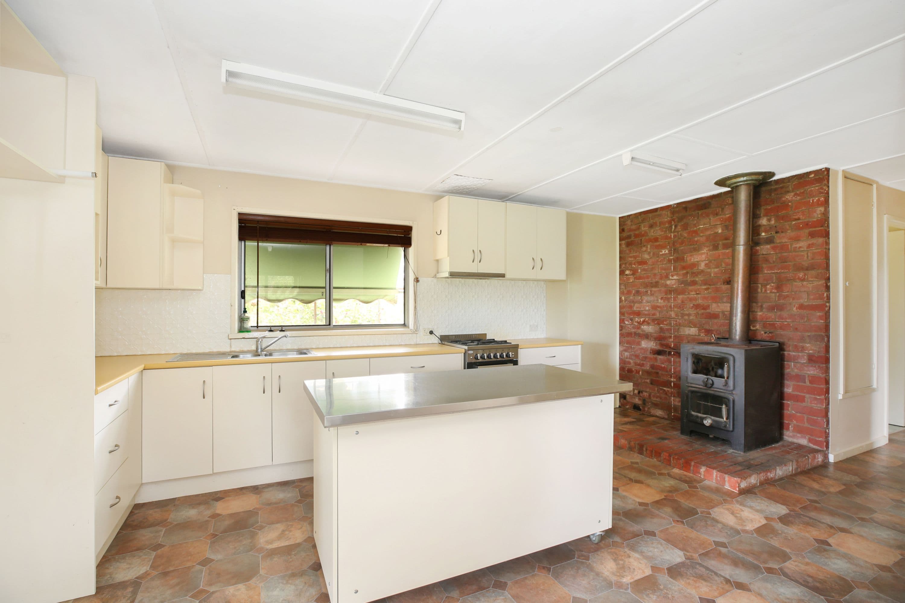 101 Browns Road, Elingamite VIC 3266, Elingamite - Thumbnail 3