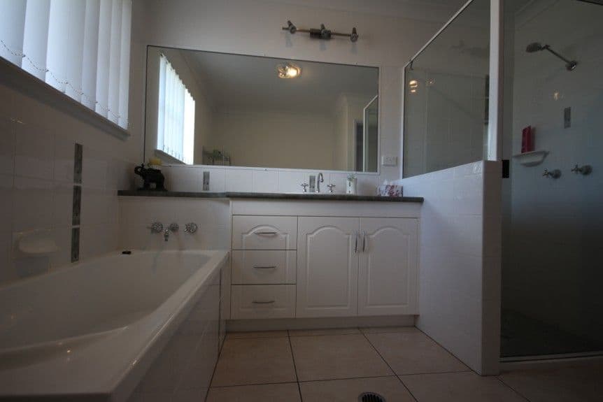 6 Diamond Crescent, SARINA QLD 4737, Sarina - Thumbnail 8