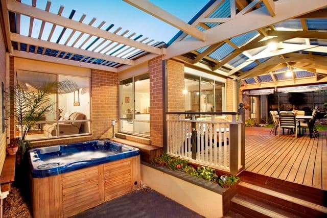 18 Daventry Court, BERWICK VIC 3806, Berwick - Thumbnail 2