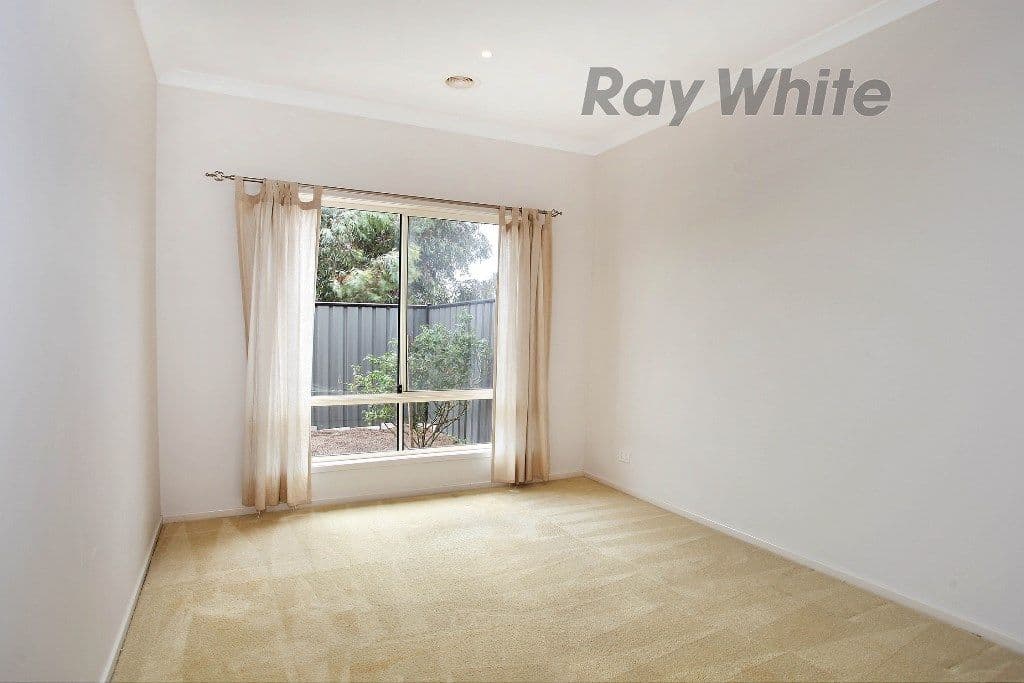 42 Nossal Drive, Point Cook VIC 3030, Point Cook - Thumbnail 3
