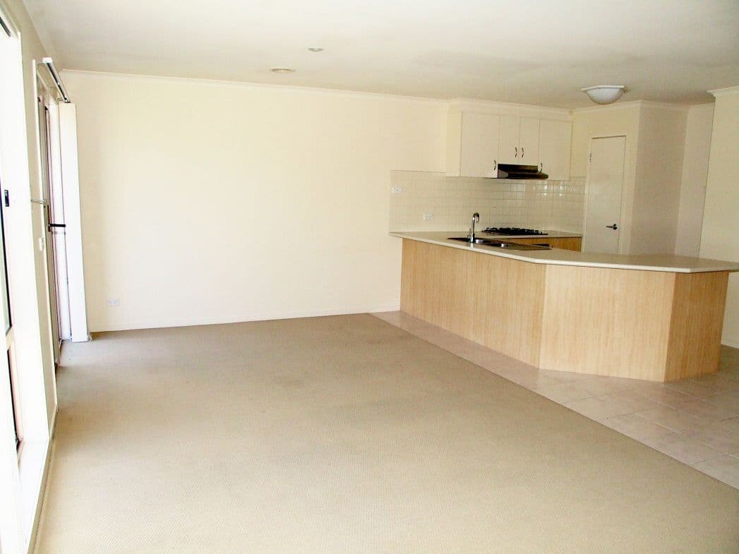 14 Erskine Way, MELTON WEST VIC 3337, Melton West - Thumbnail 4