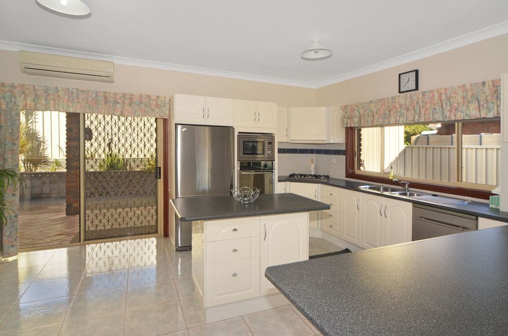 151 Lake Entrance Road, Barrack Heights - Thumbnail 2