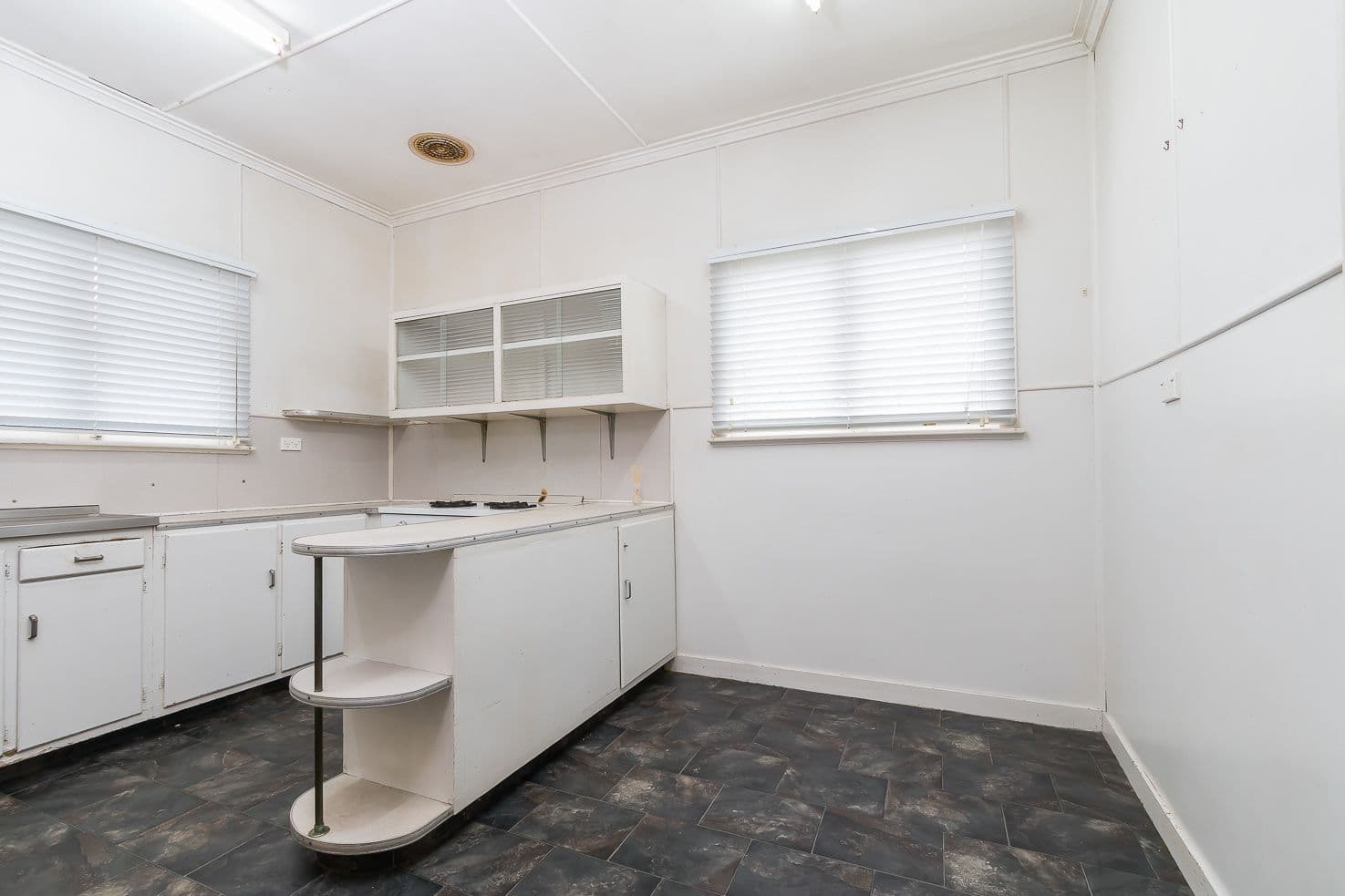 8 Salisbury Street, Indooroopilly QLD 4068, Indooroopilly - Thumbnail 7