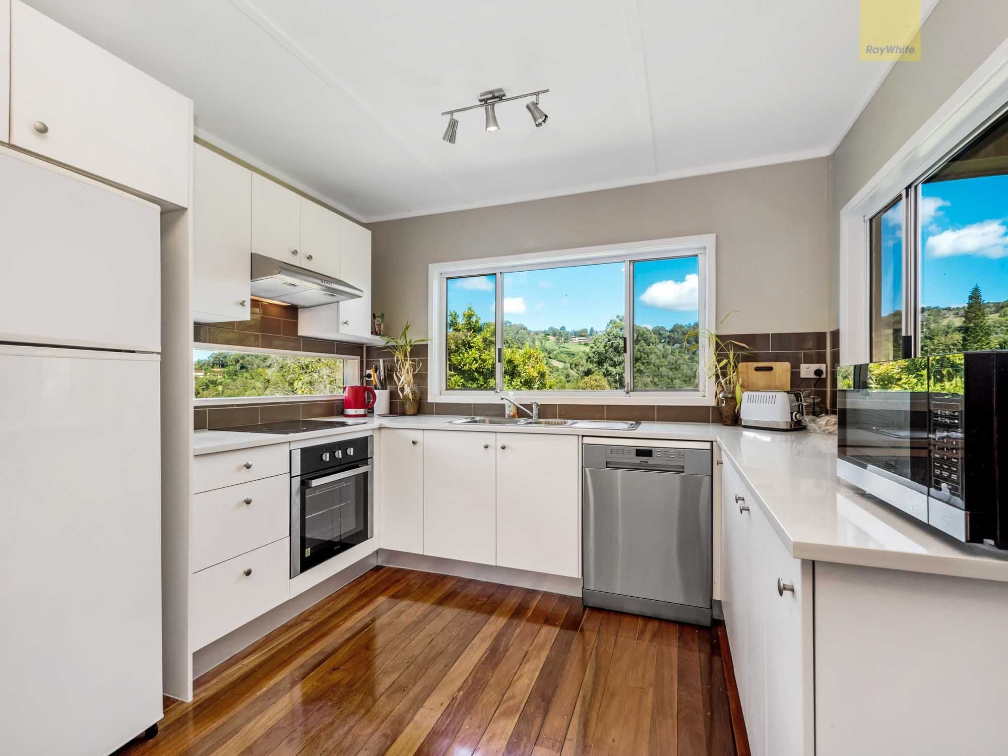 3 Showview Street, Girards Hill - Thumbnail 2