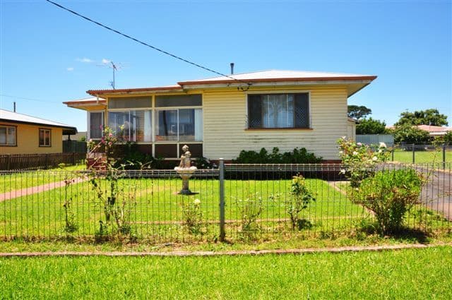 4 Walker Street, HARRISTOWN QLD 4350, Harristown - Image 1