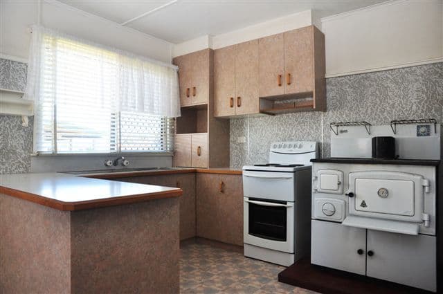4 Walker Street, HARRISTOWN QLD 4350, Harristown - Thumbnail 2