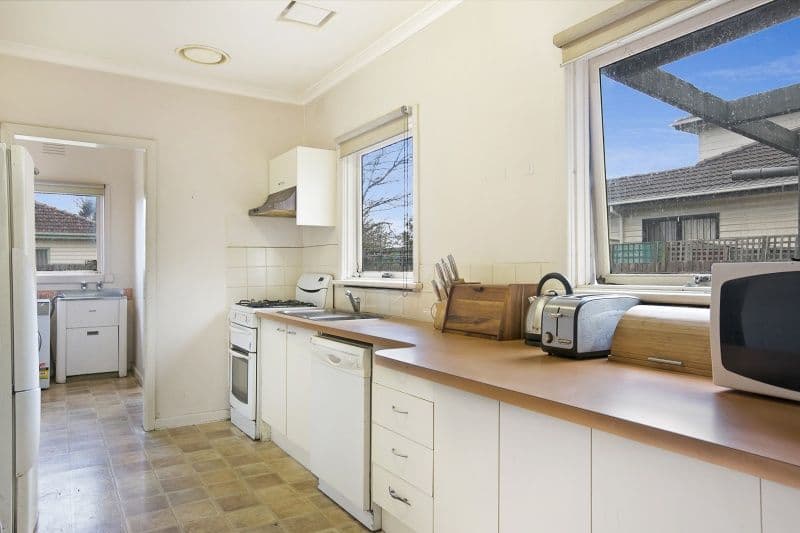 6 Theodore Avenue, NOBLE PARK VIC 3174, Noble Park - Thumbnail 2