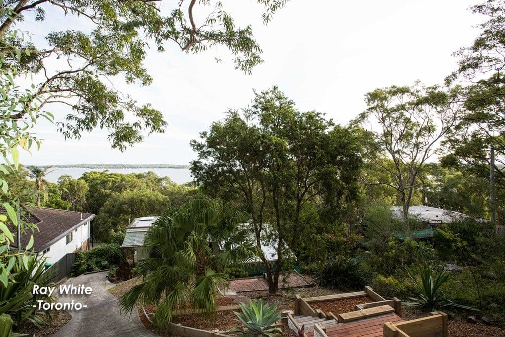 9 Sunset Close, Wangi Wangi - Image 1