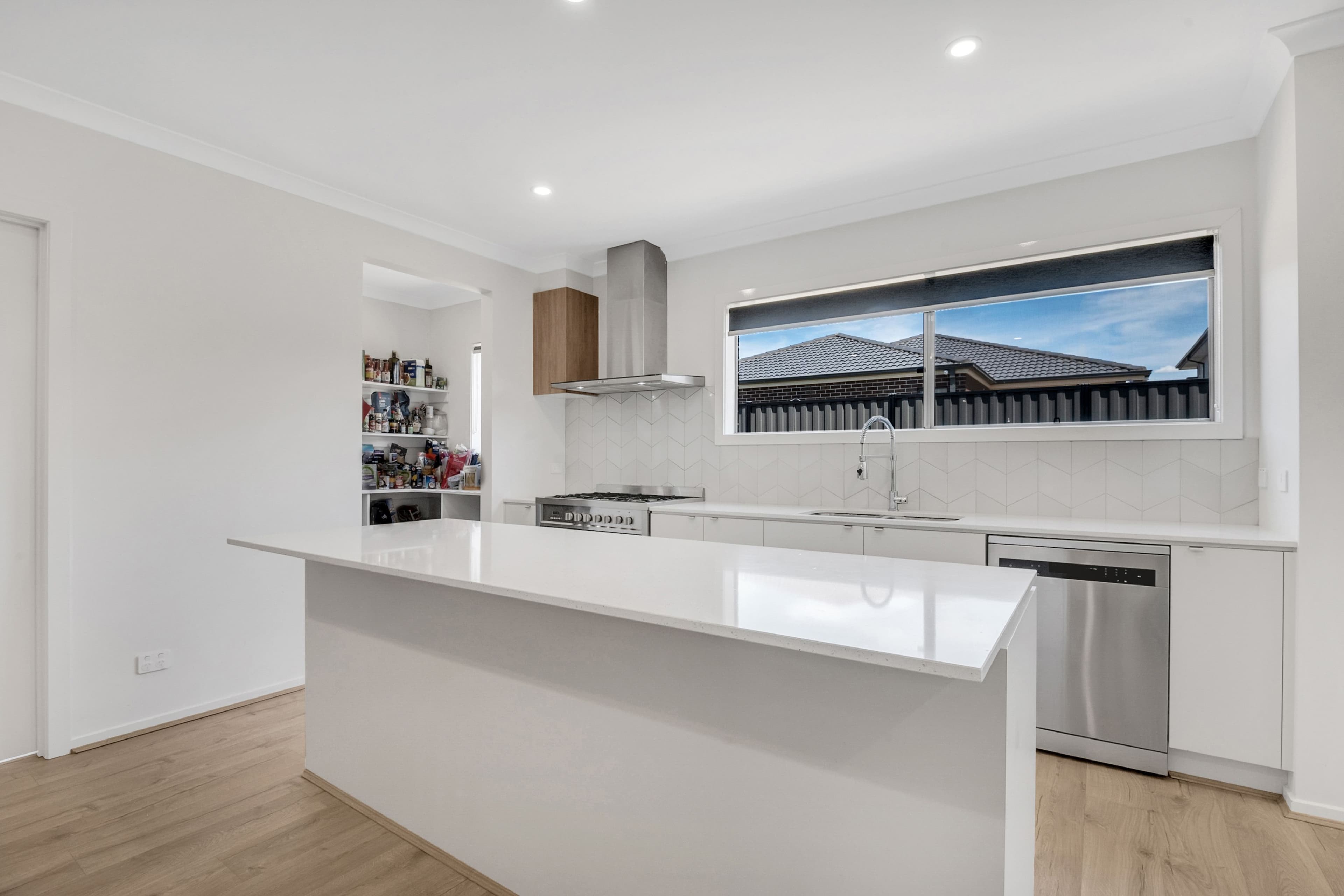8 Hollyhock Road, Craigieburn VIC 3064, Craigieburn - Thumbnail 2