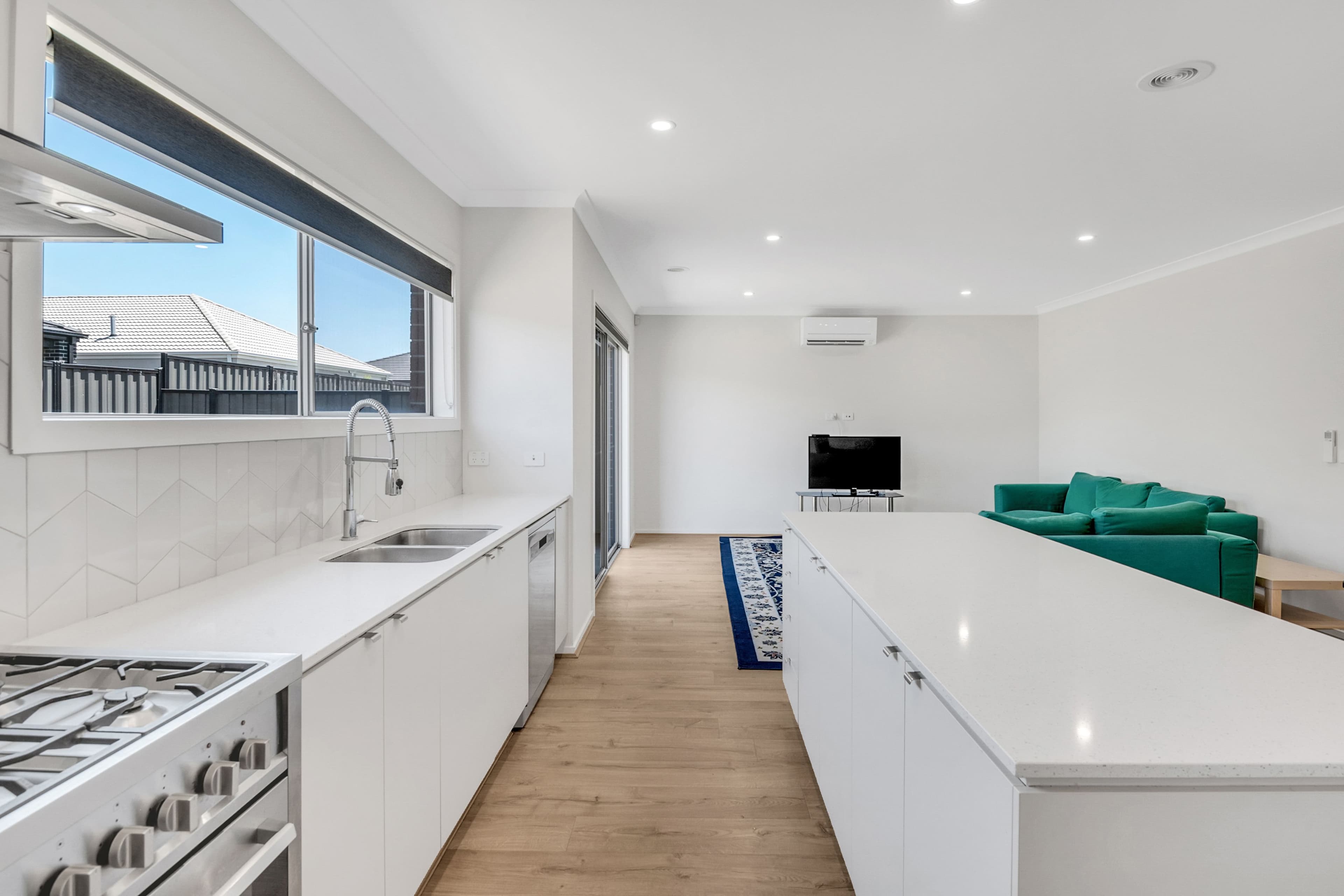 8 Hollyhock Road, Craigieburn VIC 3064, Craigieburn - Thumbnail 5