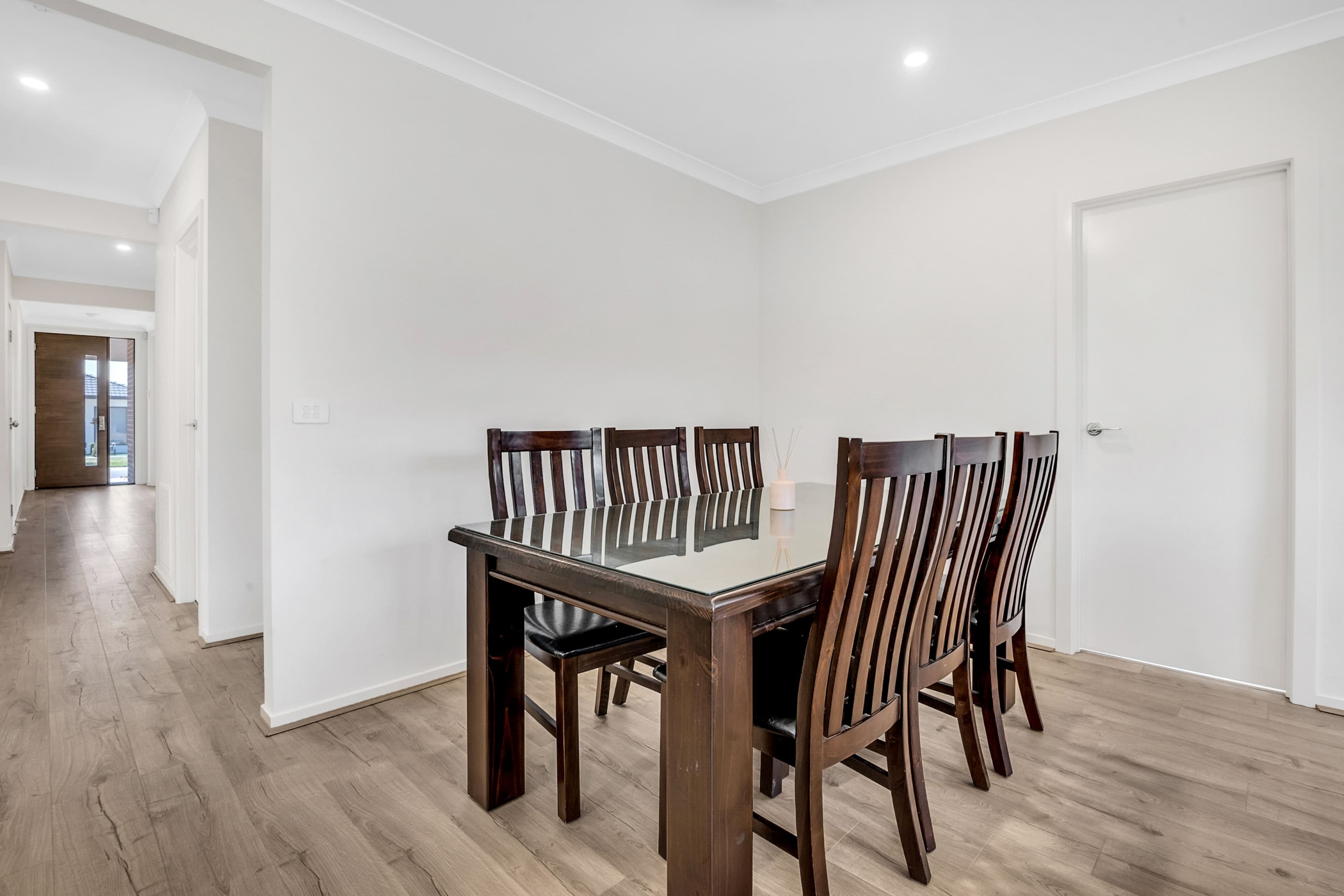 8 Hollyhock Road, Craigieburn VIC 3064, Craigieburn - Thumbnail 7