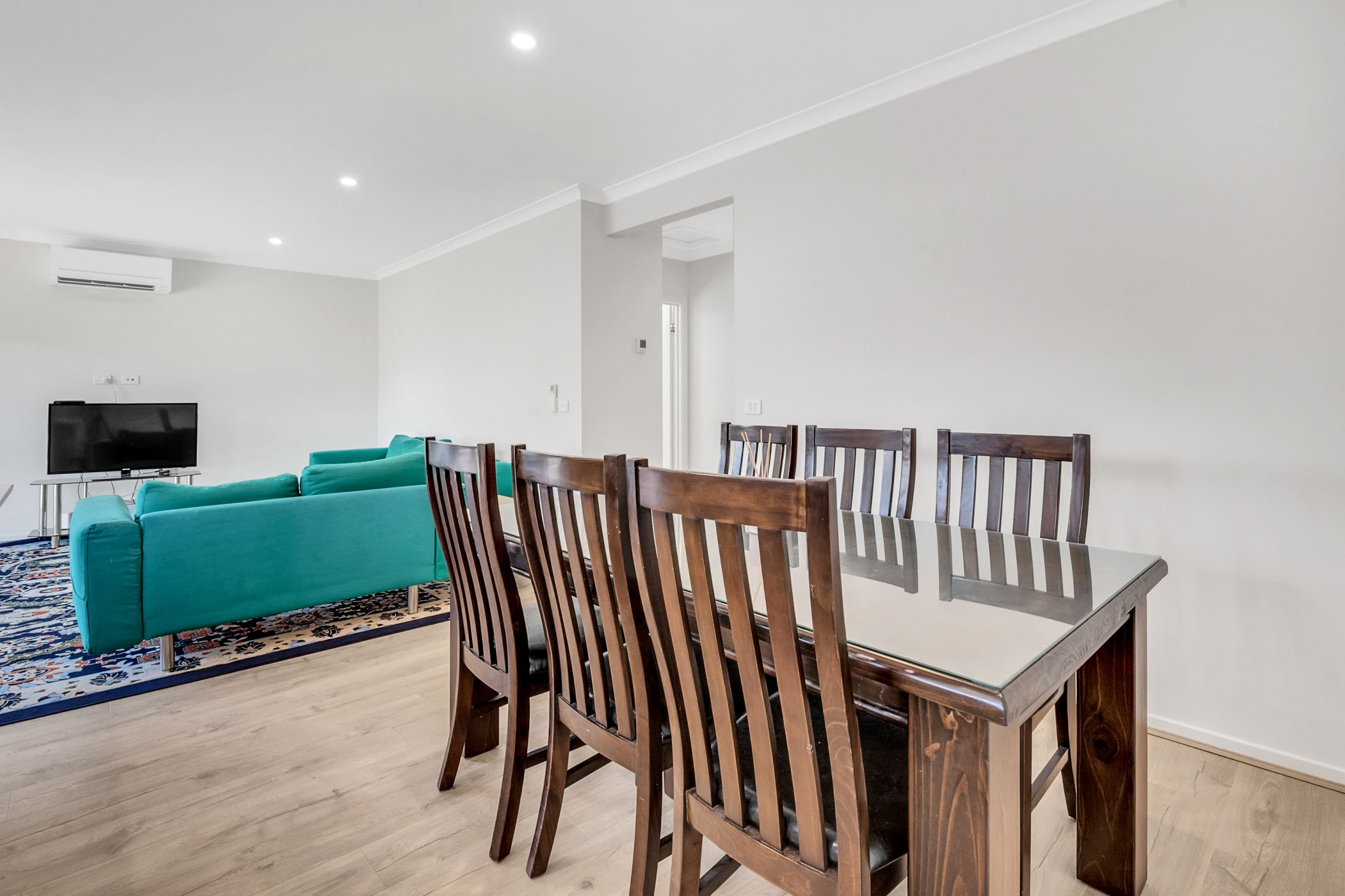 8 Hollyhock Road, Craigieburn VIC 3064, Craigieburn - Thumbnail 8