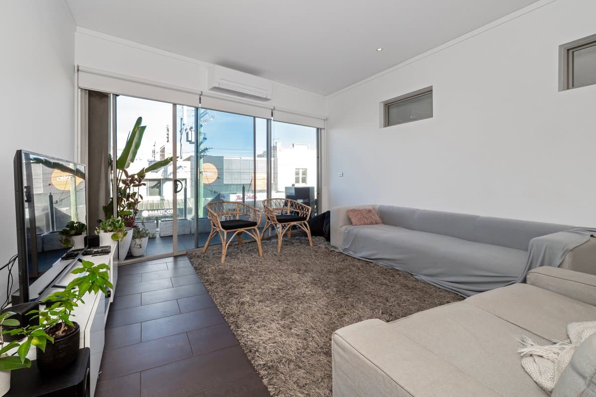 1 / 8 Bluff Rd, Black Rock, VIC, 3193, Black Rock - Thumbnail 2
