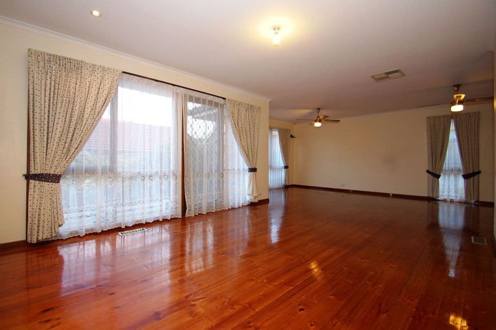 39 Elonera Avenue, GREENSBOROUGH VIC 3088, Greensborough - Thumbnail 4