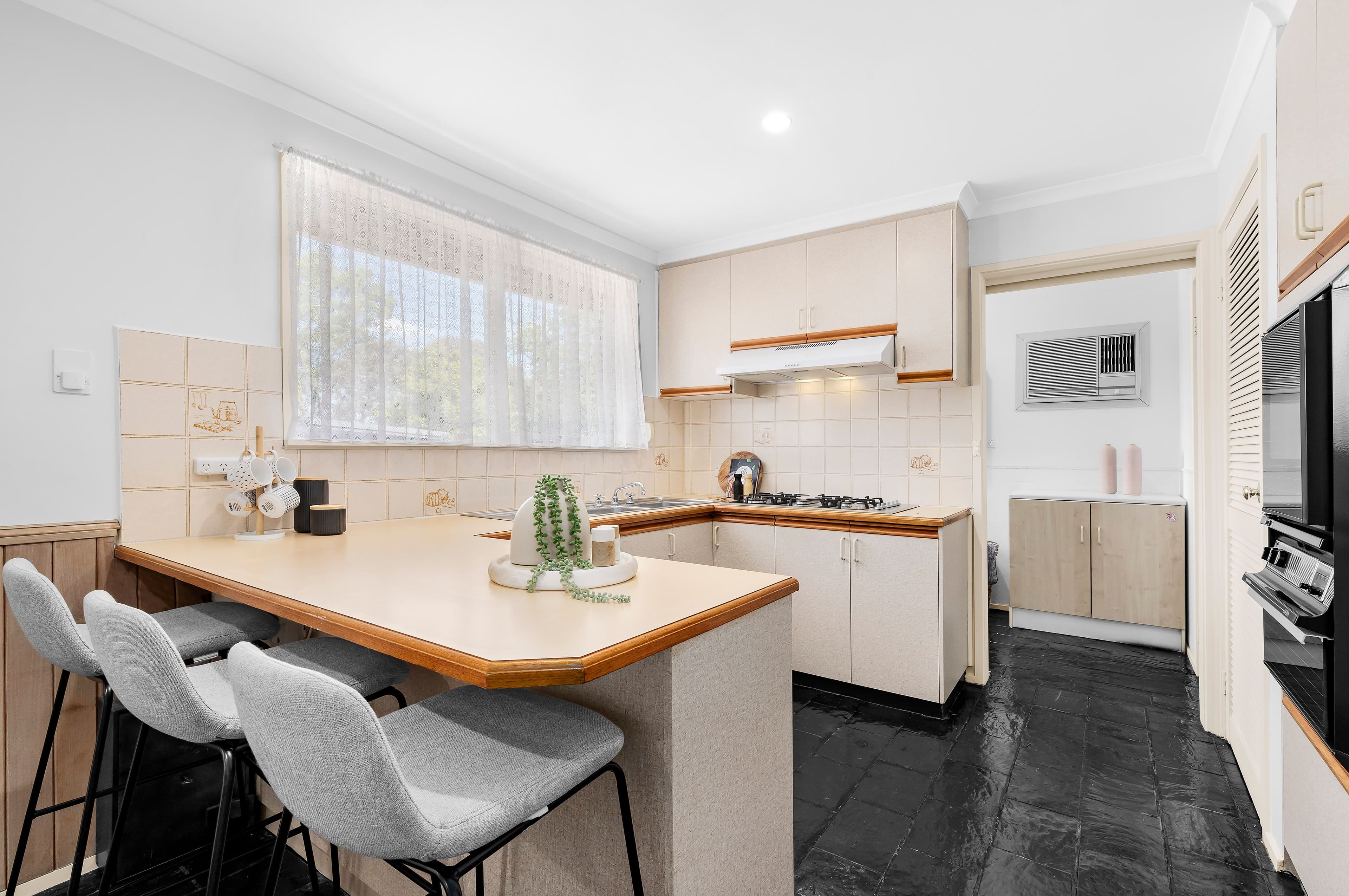 15 Medlar Court, Mill Park VIC 3082, Mill Park - Thumbnail 2