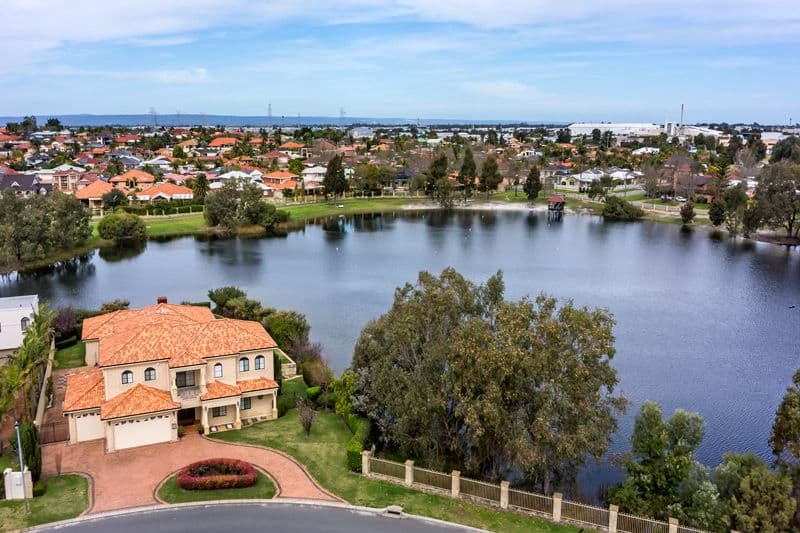 18 Promontory Parade, BALLAJURA WA 6066, Ballajura - Thumbnail 2