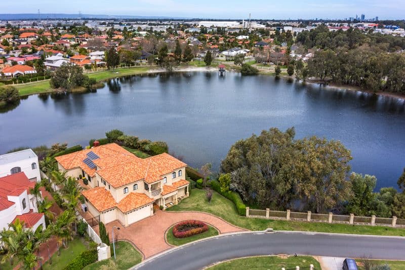 18 Promontory Parade, BALLAJURA WA 6066, Ballajura - Thumbnail 3