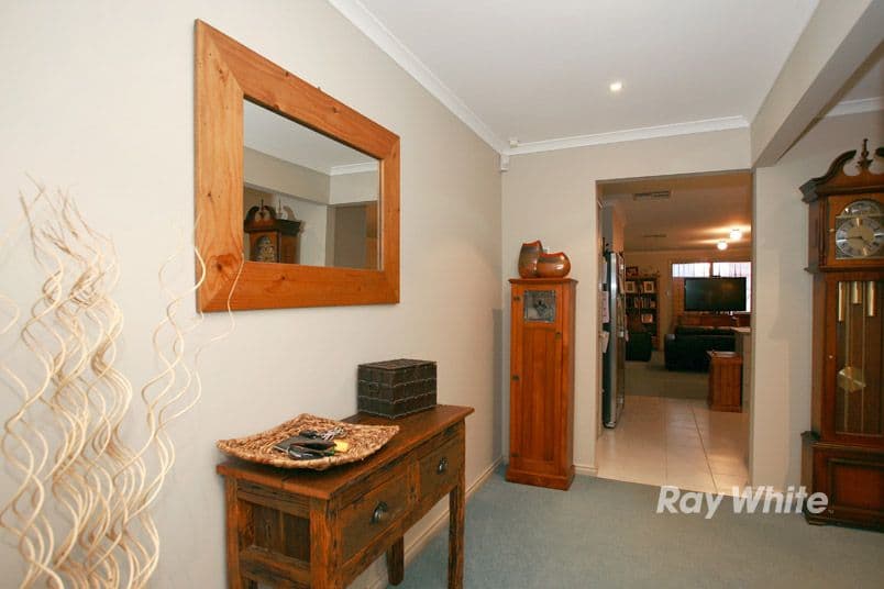 18 Jaye Place, CRANBOURNE VIC 3977, Cranbourne West - Thumbnail 3