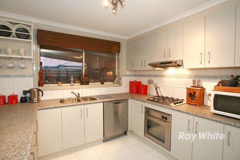 18 Jaye Place, CRANBOURNE VIC 3977, Cranbourne West - Thumbnail 4