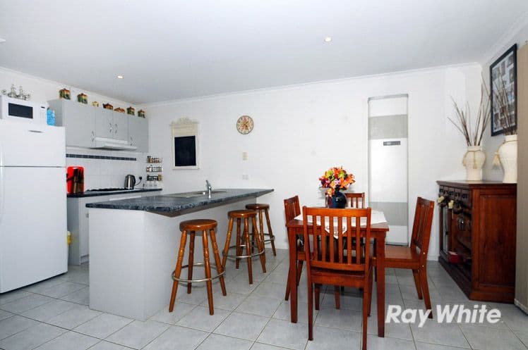 16 Tyndall Street, CRANBOURNE EAST VIC 3977, Cranbourne East - Thumbnail 2