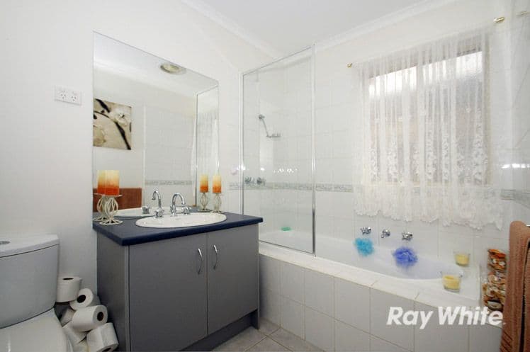 16 Tyndall Street, CRANBOURNE EAST VIC 3977, Cranbourne East - Thumbnail 8