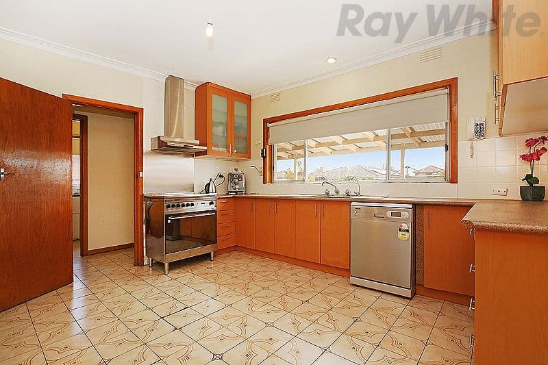 71 Huskisson Avenue, Lalor VIC 3075, Lalor - Thumbnail 2