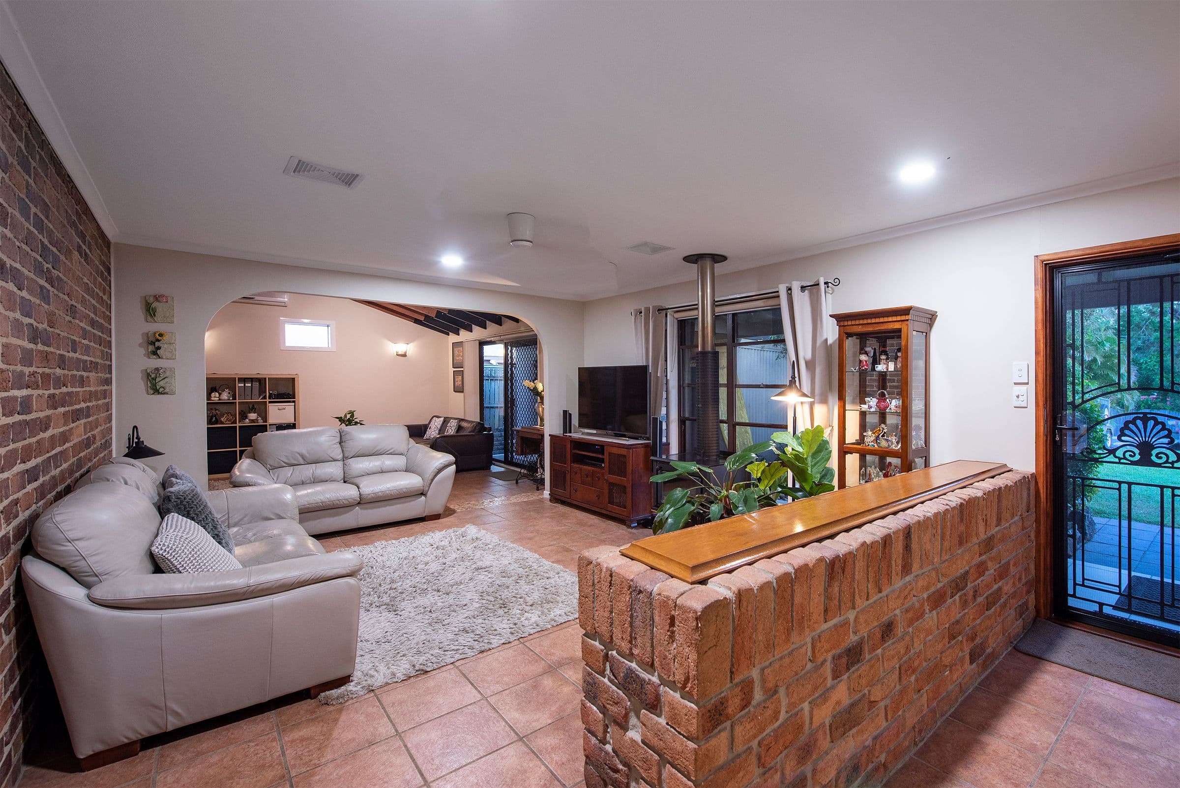 4 Clivia Crescent, Daisy Hill QLD 4127, Daisy Hill - Thumbnail 4