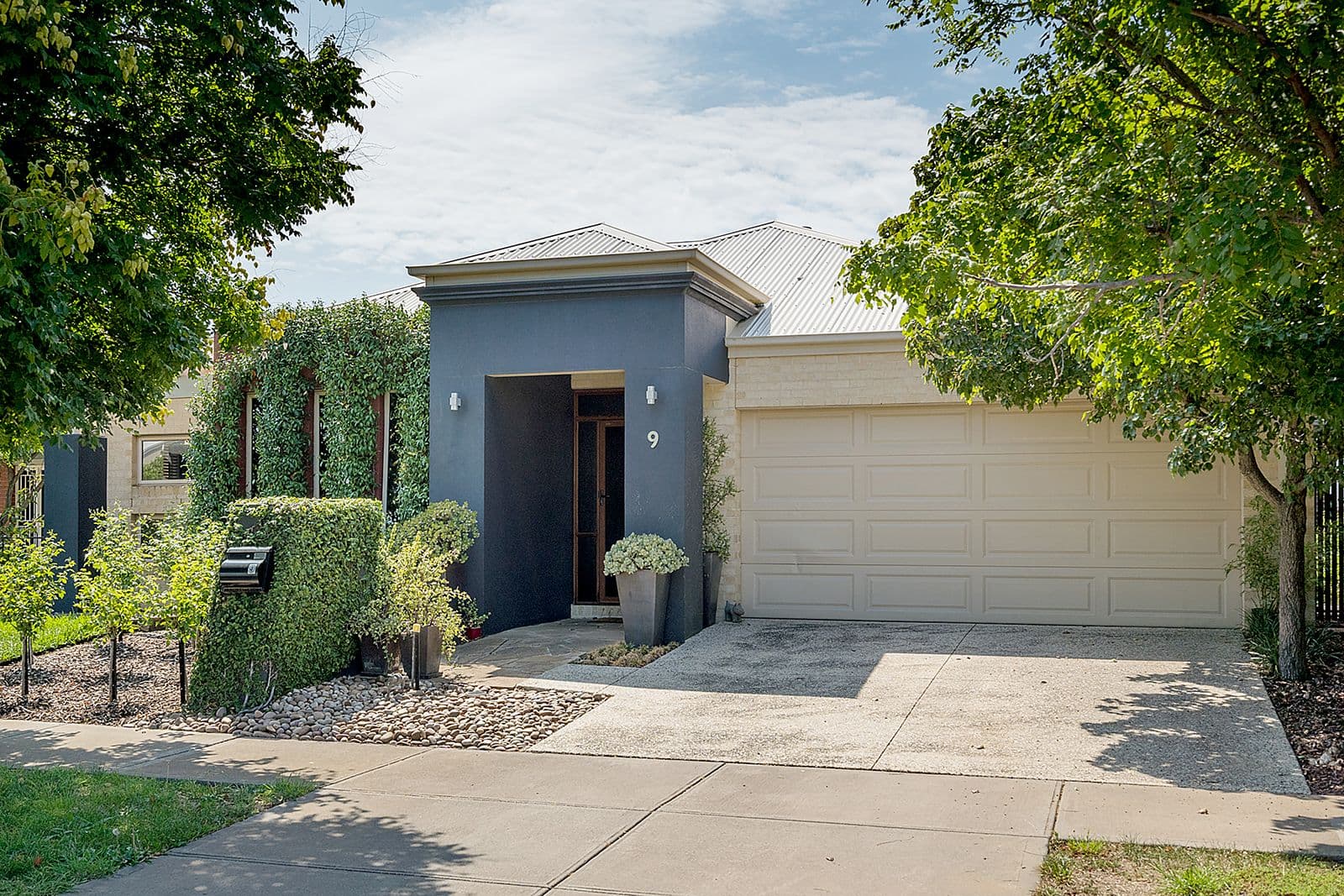 9 Coniston Place, Craigieburn VIC 3064, Craigieburn - Image 1