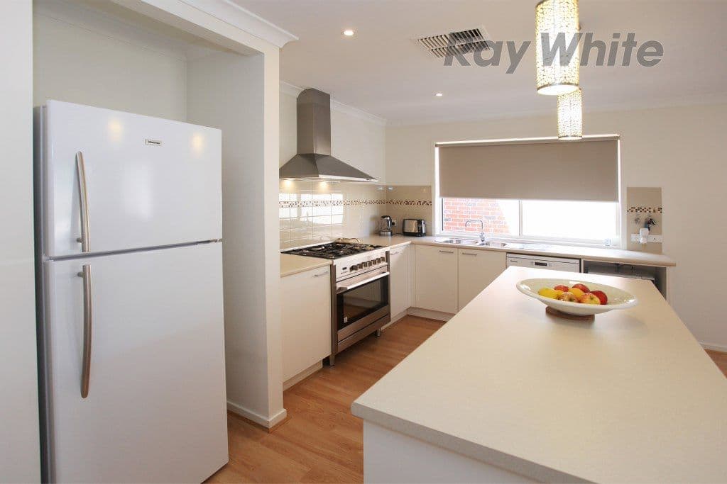 78 Tristania Drive, POINT COOK VIC 3030, Point Cook - Thumbnail 4