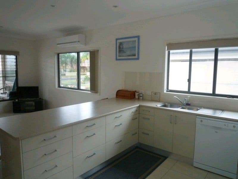 7 Grevillea Court, WOODGATE QLD 4660, Woodgate - Thumbnail 4