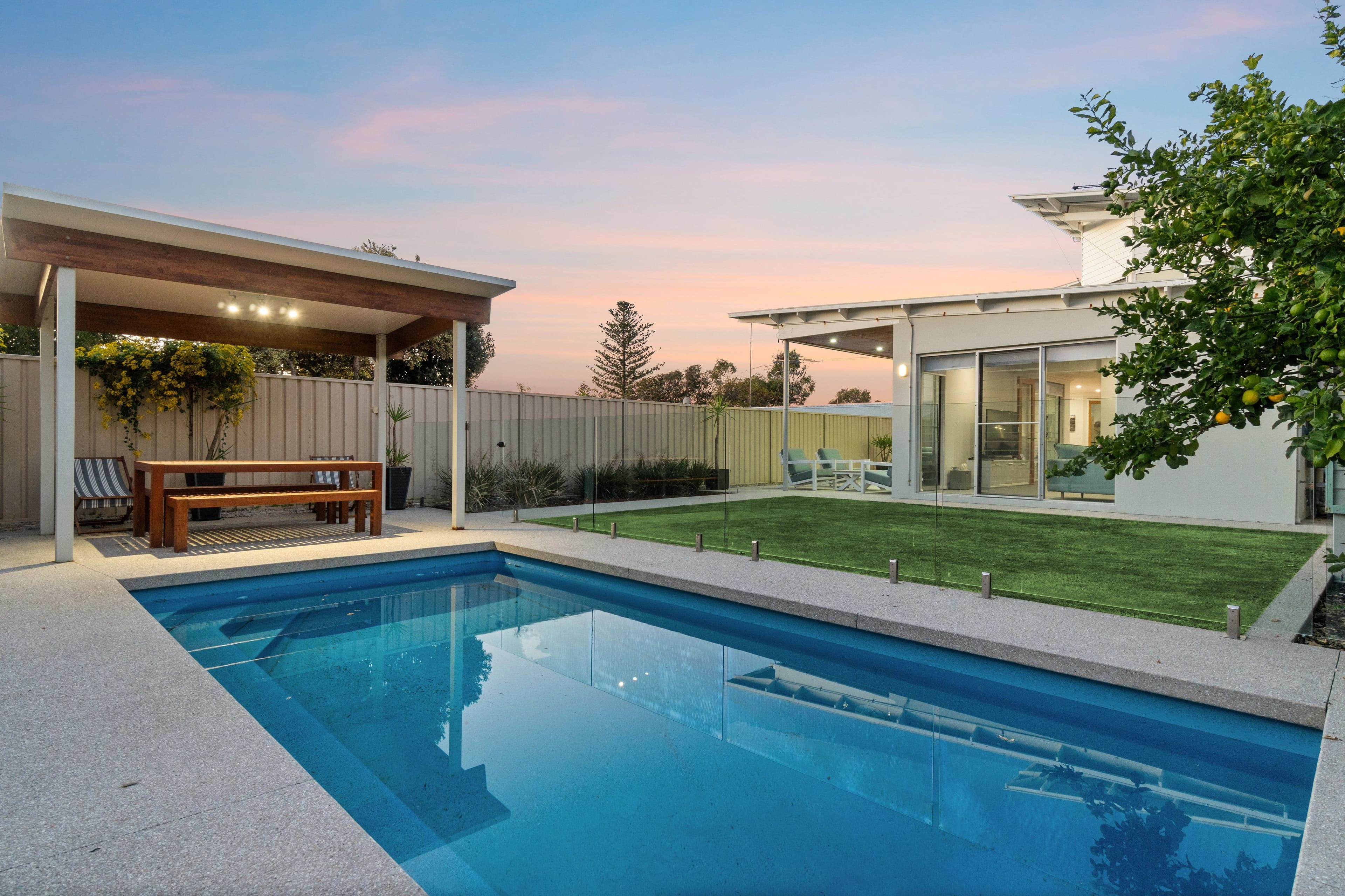 10 Frobisher Avenue, Sorrento WA 6020, Sorrento - Thumbnail 2
